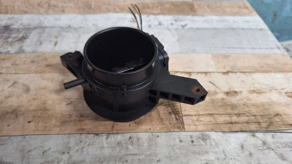 Mass air flow meter AV619C623CB
