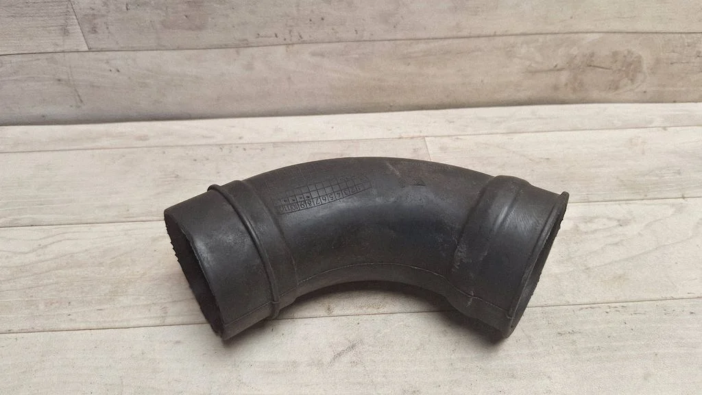 Air intake hose/pipe – Renault Laguna III (2007-2015)