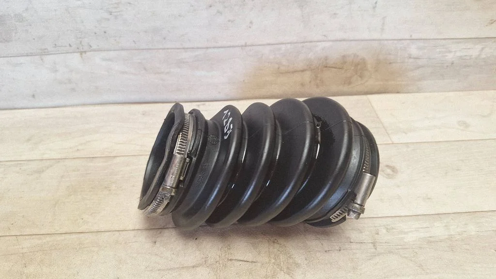 Air intake hose/pipe 1059139S01