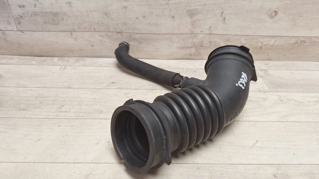 Air intake hose/pipe – Toyota Auris 150 (2006-2012)