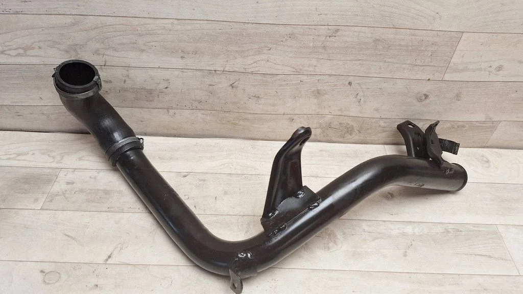 Air intake hose/pipe