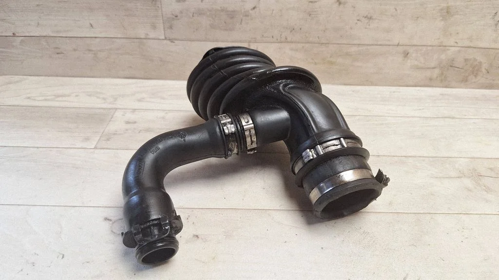 Air intake hose/pipe 72100865