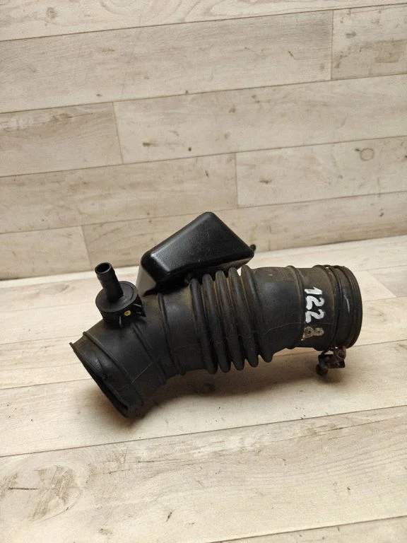 Air intake hose/pipe 281401J110