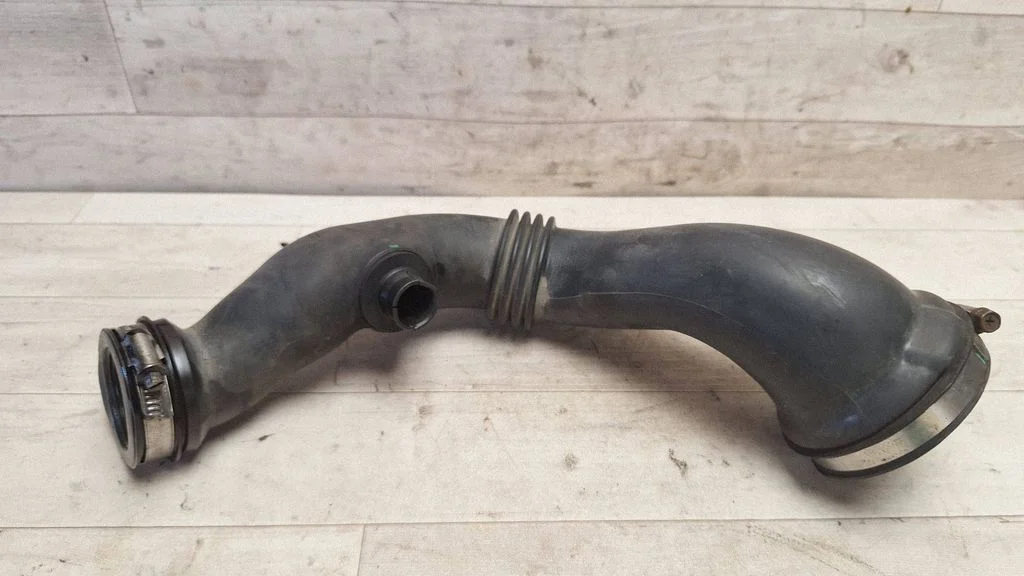 Air intake hose/pipe