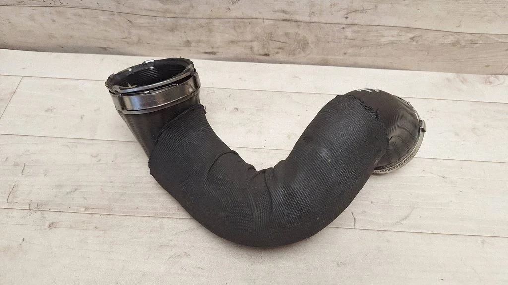 Air intake hose/pipe