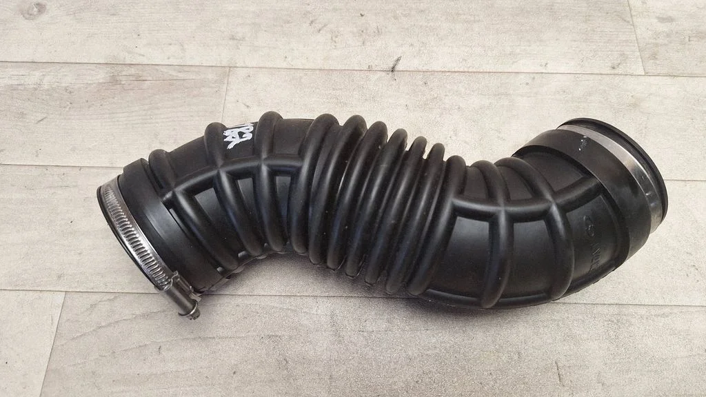 Air intake hose/pipe – Opel Antara (2006-2016)