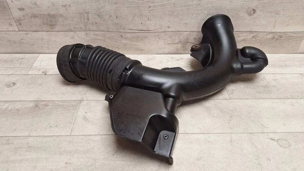 Air intake hose/pipe