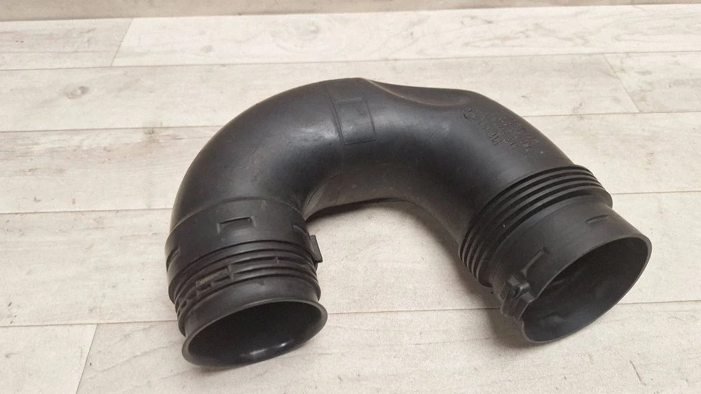 Õhu sisselaske voolik (-ud)/ toru (-d) – Volkswagen Passat B5.5 (2001-2005)
