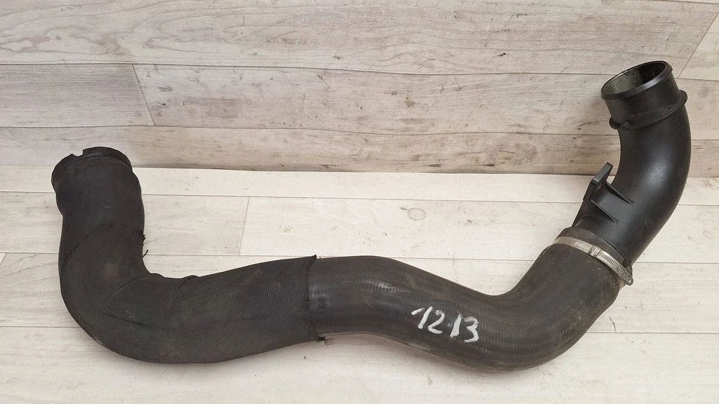 Air intake hose/pipe C904