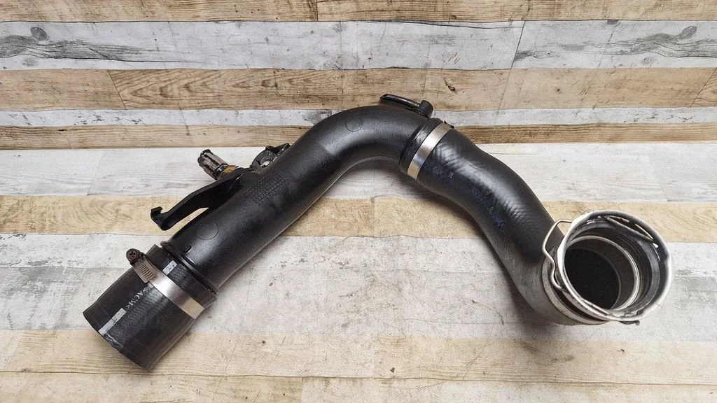Air intake hose/pipe