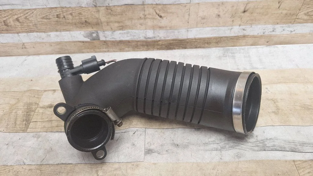 Air intake hose/pipe 8D0129615K
