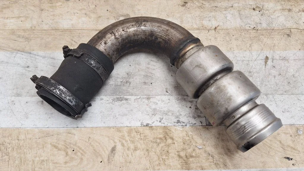 Air intake hose/pipe