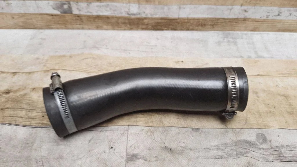 Õhu sisselaske voolik (-ud)/ toru (-d) – Nissan X-Trail T30 (2001-2007)