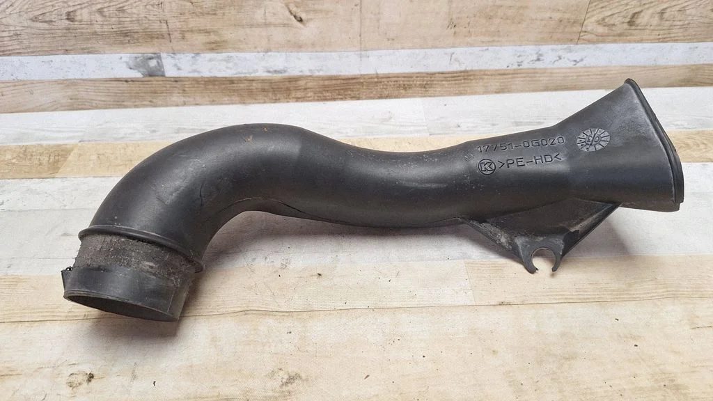 Air intake hose/pipe – Toyota Avensis T250 (2003-2006)