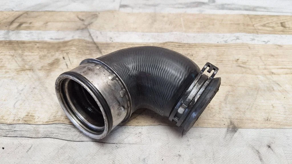 Air intake hose/pipe