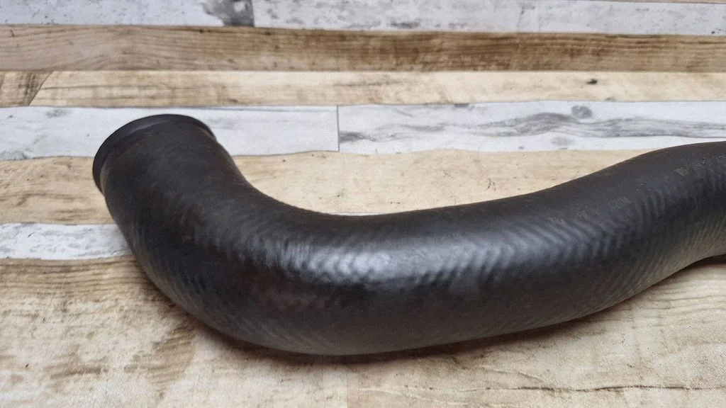Air intake hose/pipe