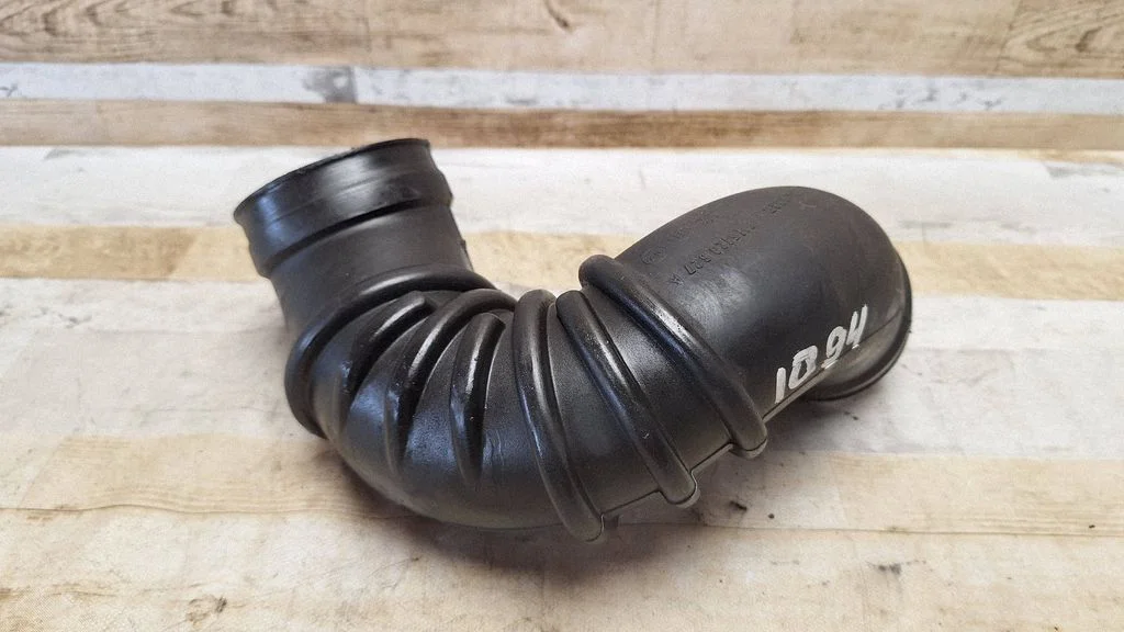 Air intake hose/pipe – Ford Galaxy (2000-2006)
