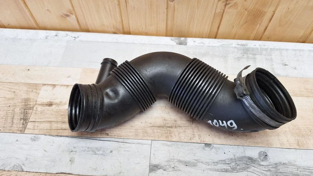 Air intake hose/pipe 3C0129654M