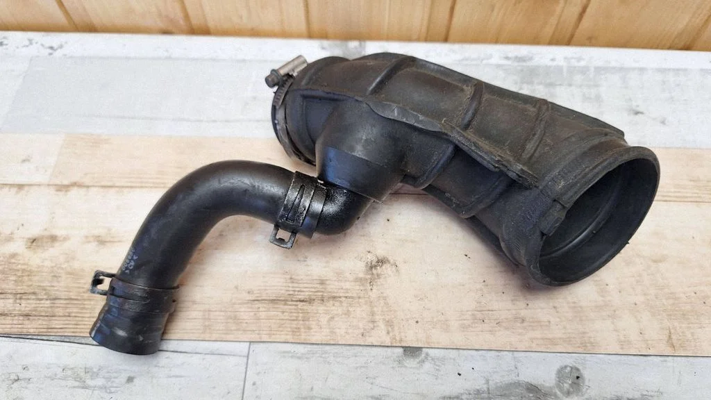 Air intake hose/pipe 24441600