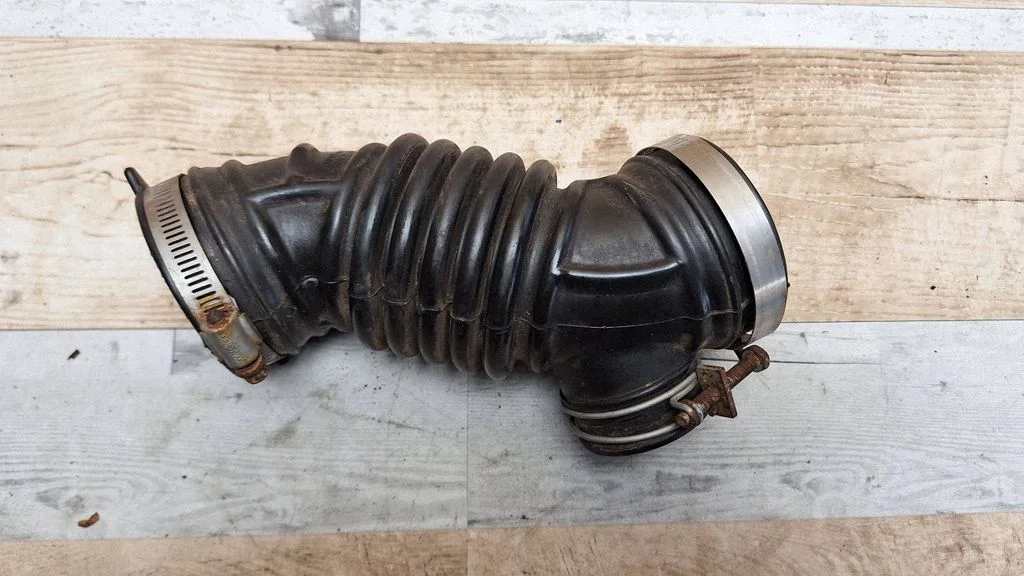 Air intake hose/pipe C070790415610