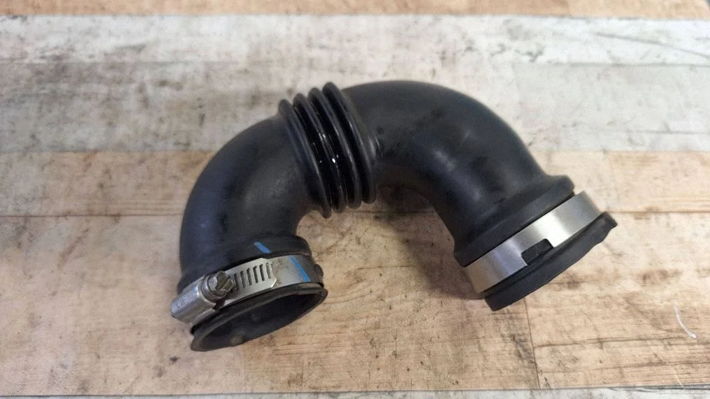Air intake hose/pipe 68073650AB
