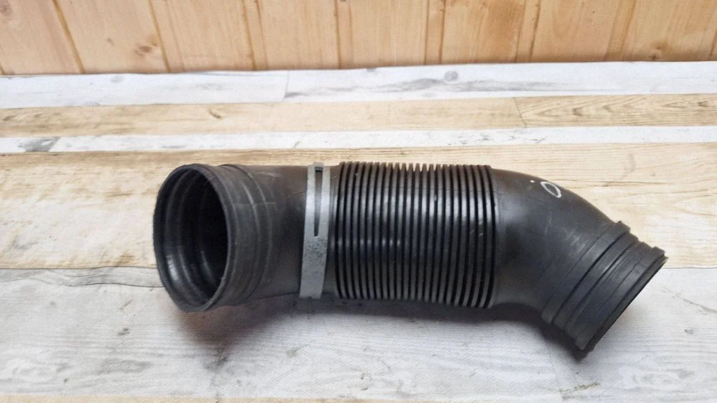 Air intake hose/pipe – Ford Galaxy (2000-2006)