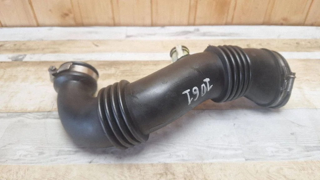 Air intake hose/pipe – Peugeot 307 (2001-2005)