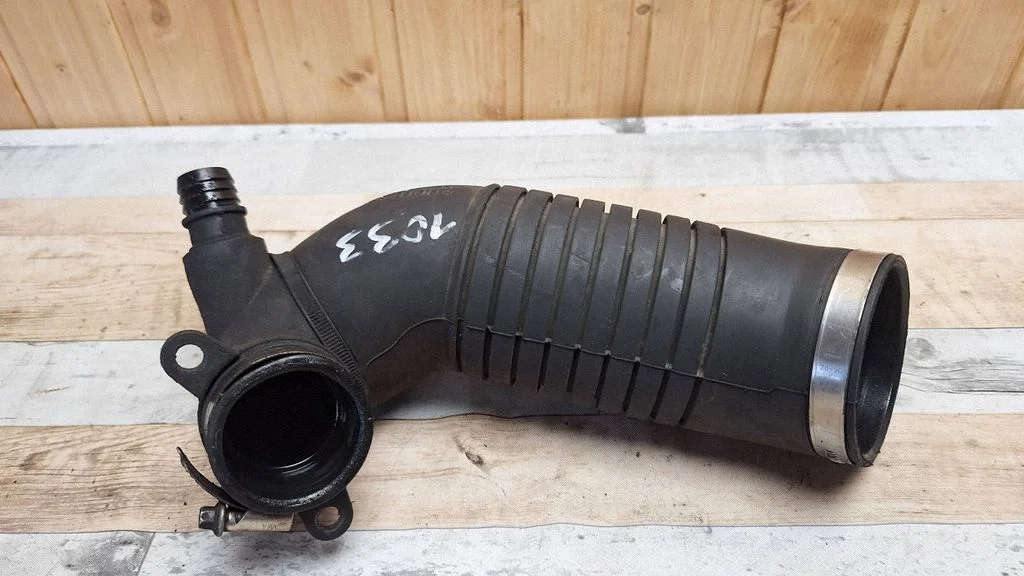Air intake hose/pipe 8D0129615K