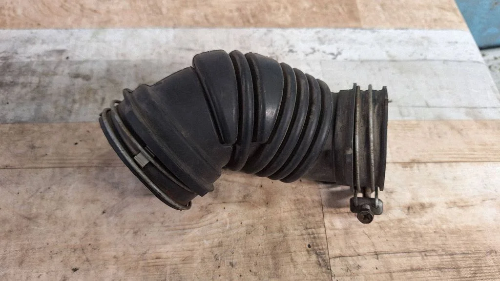 Air intake hose/pipe – Toyota Auris 150 (2006-2012)