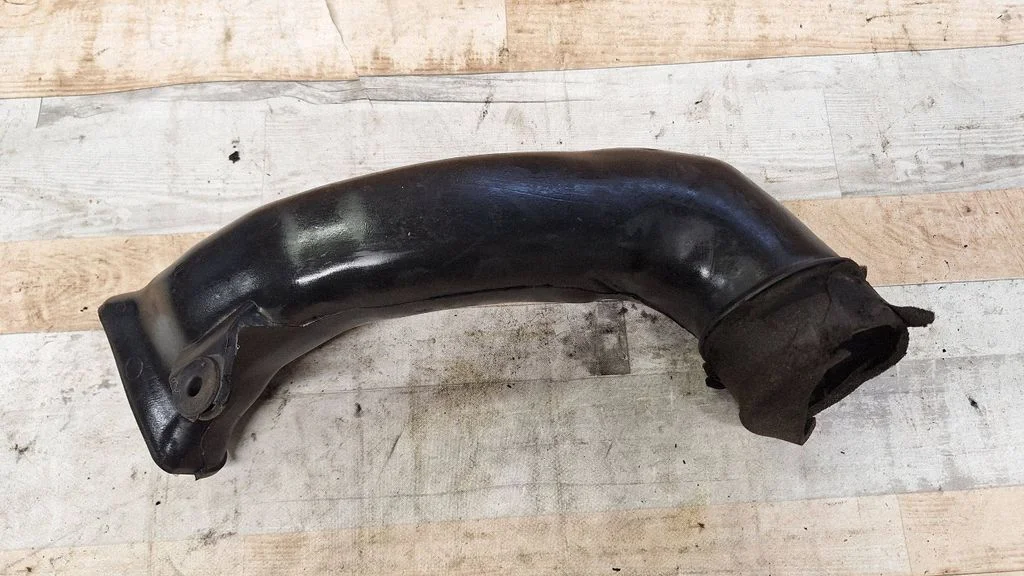 Air intake hose/pipe 17751
