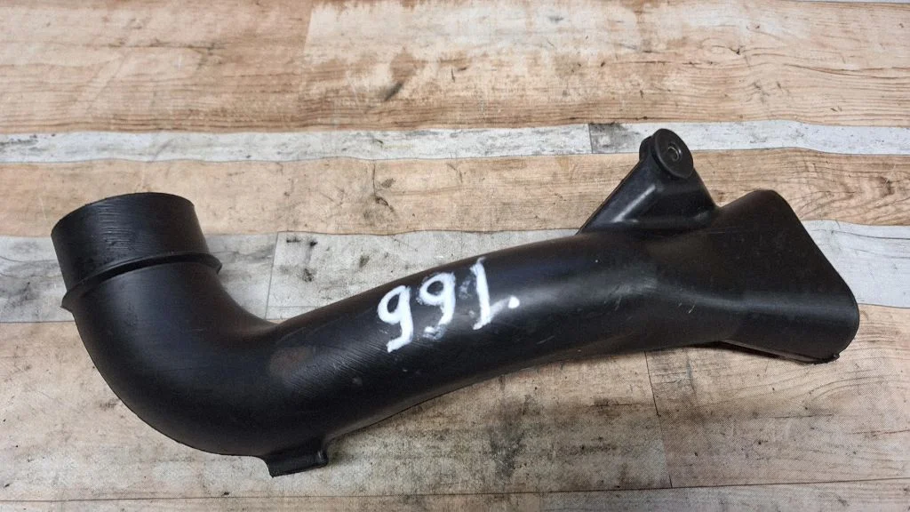 Air intake hose/pipe – Toyota Avensis T250 (2003-2006)