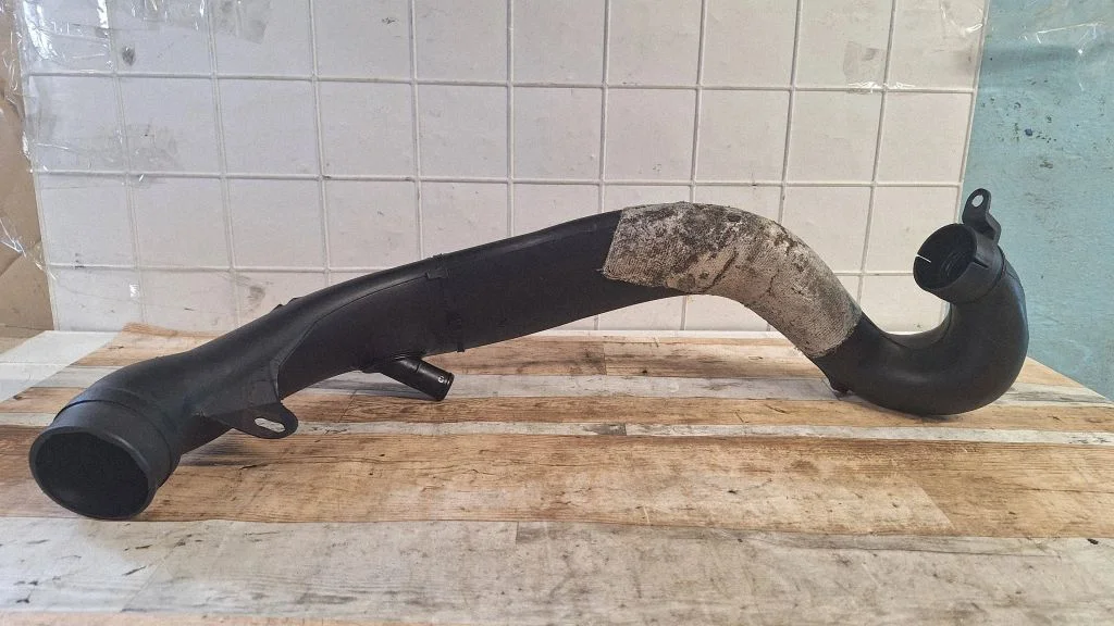 Air intake hose/pipe