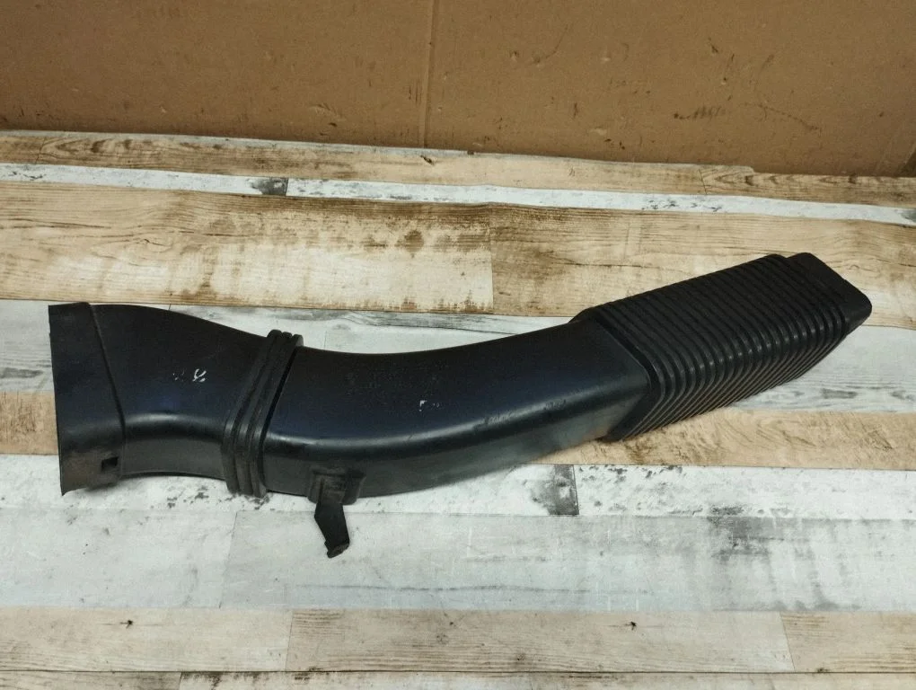 Air intake hose/pipe – BMW 7 Series F01 F02 F03 F04 (2008-2016)