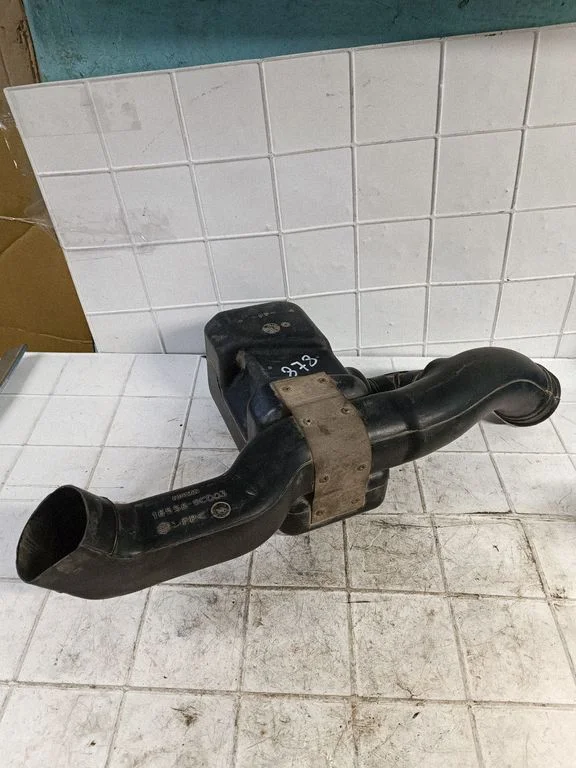 Air intake hose/pipe 165569C003