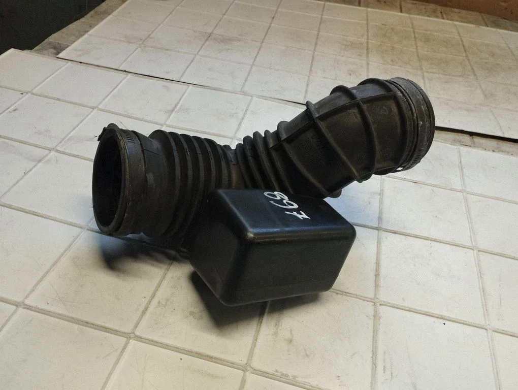 Air intake hose/pipe 30636180