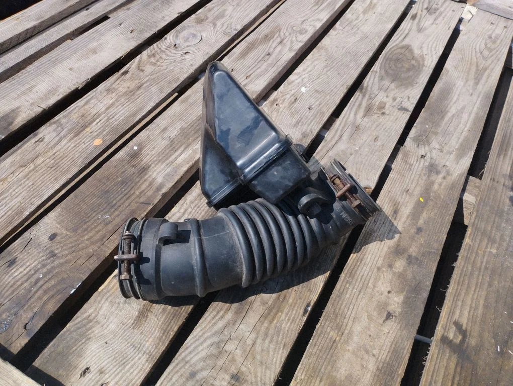 Air intake hose/pipe MR993560