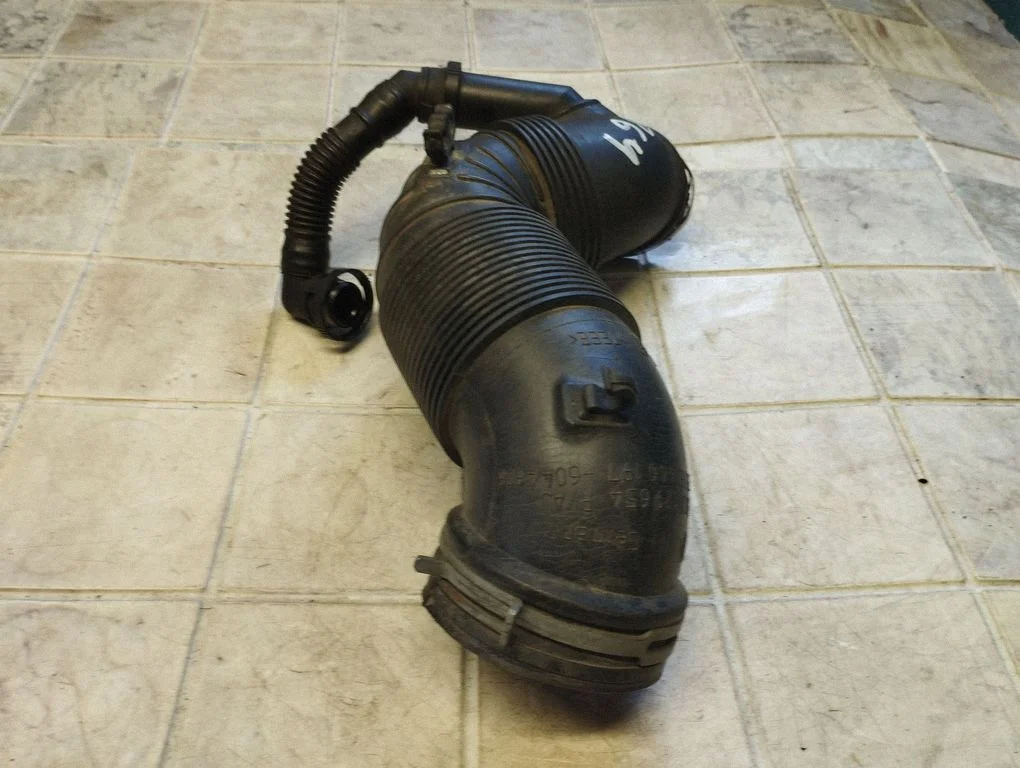 Õhu sisselaske voolik (-ud)/ toru (-d) – Volkswagen Passat CC (2008-2016)