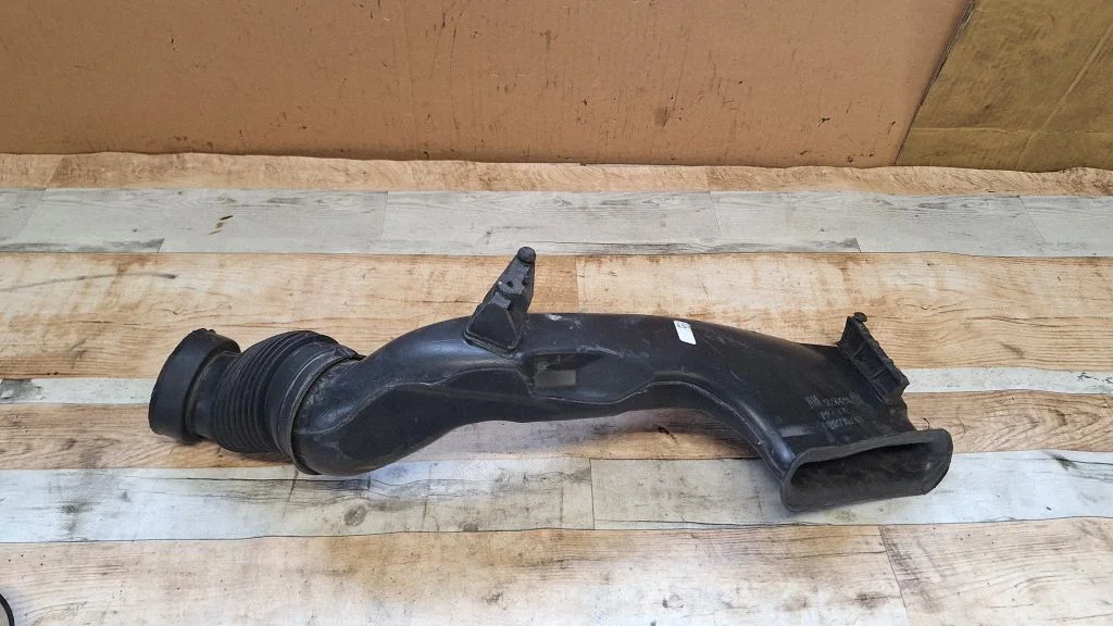 Air intake hose/pipe – Opel Zafira B (2005-2014)