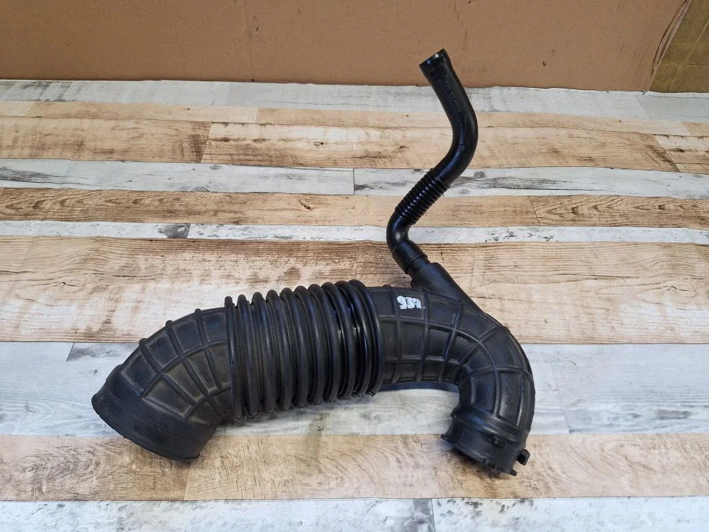 Air intake hose/pipe 8E0129615Q