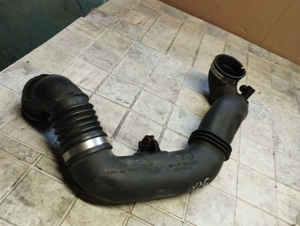 Õhu sisselaske voolik (-ud)/ toru (-d) – Subaru Outback (2007-2009)
