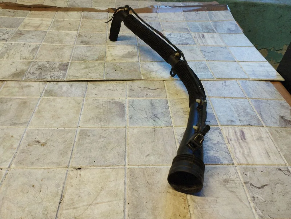 Õhu sisselaske voolik (-ud)/ toru (-d) – Opel Omega B2 (1999-2003)