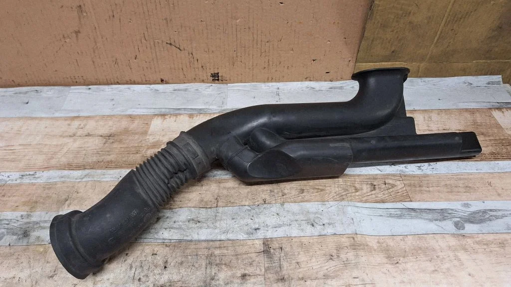 Air intake hose/pipe – Opel Astra H (2004-2012)