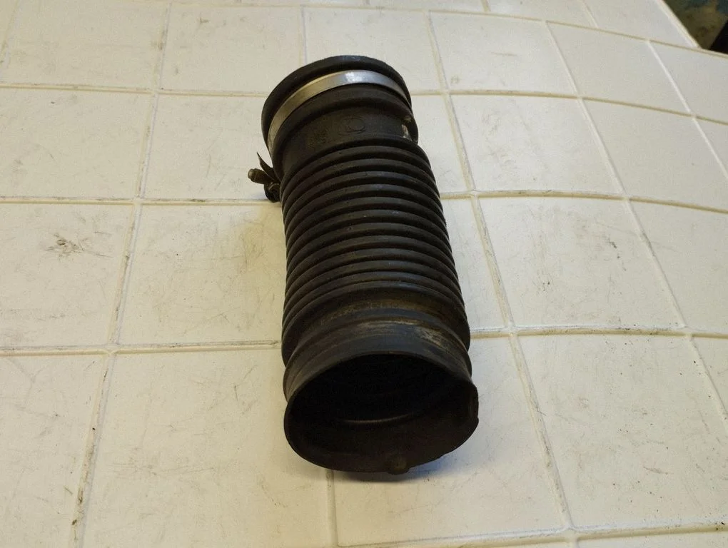 Air intake hose/pipe – Fiat Croma (2006-2016)