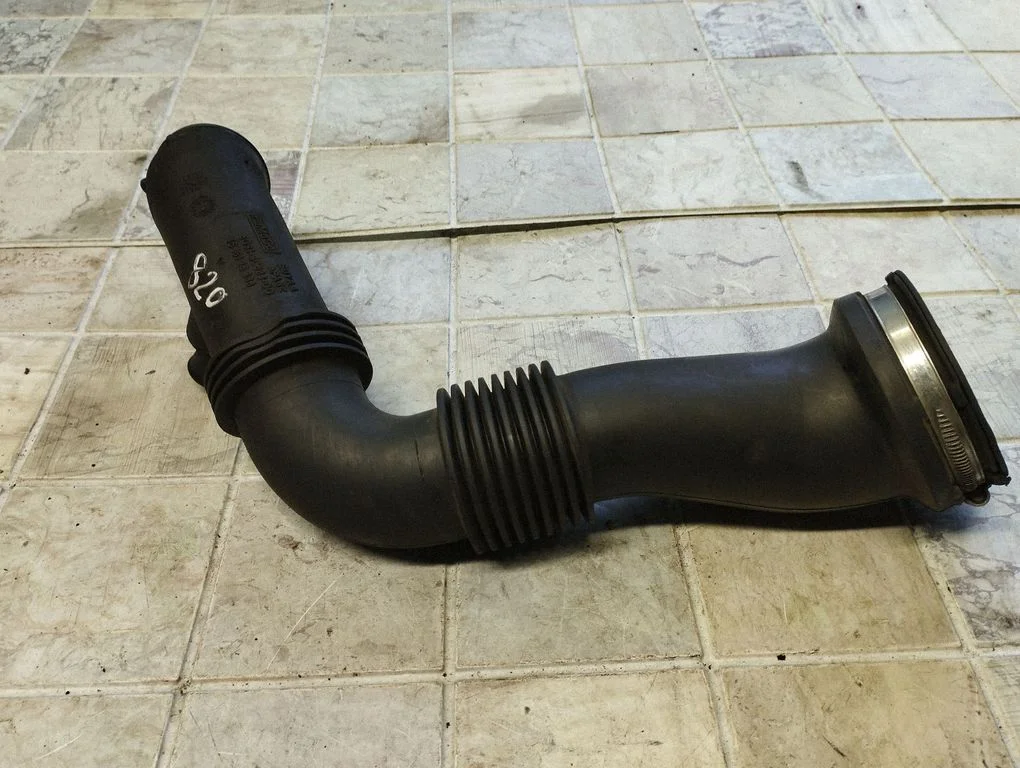 Air intake hose/pipe 6G919C623DG