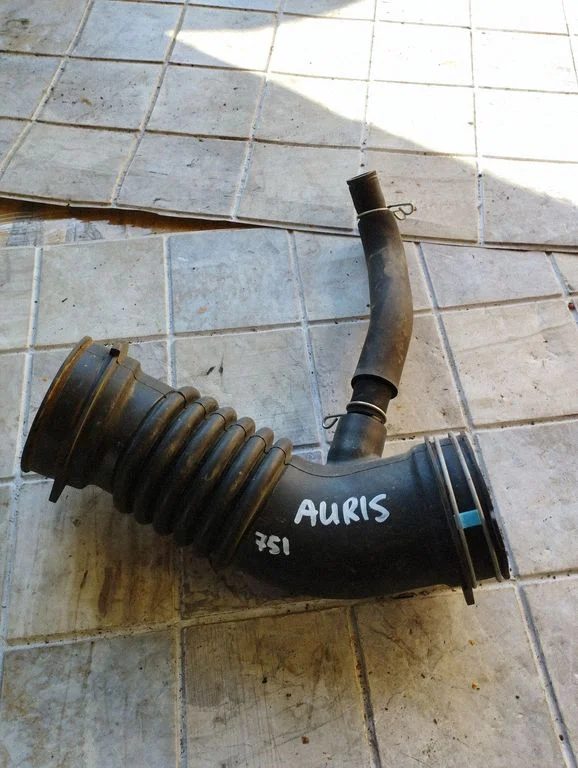 Air intake hose/pipe – Toyota Auris 150 (2006-2012)