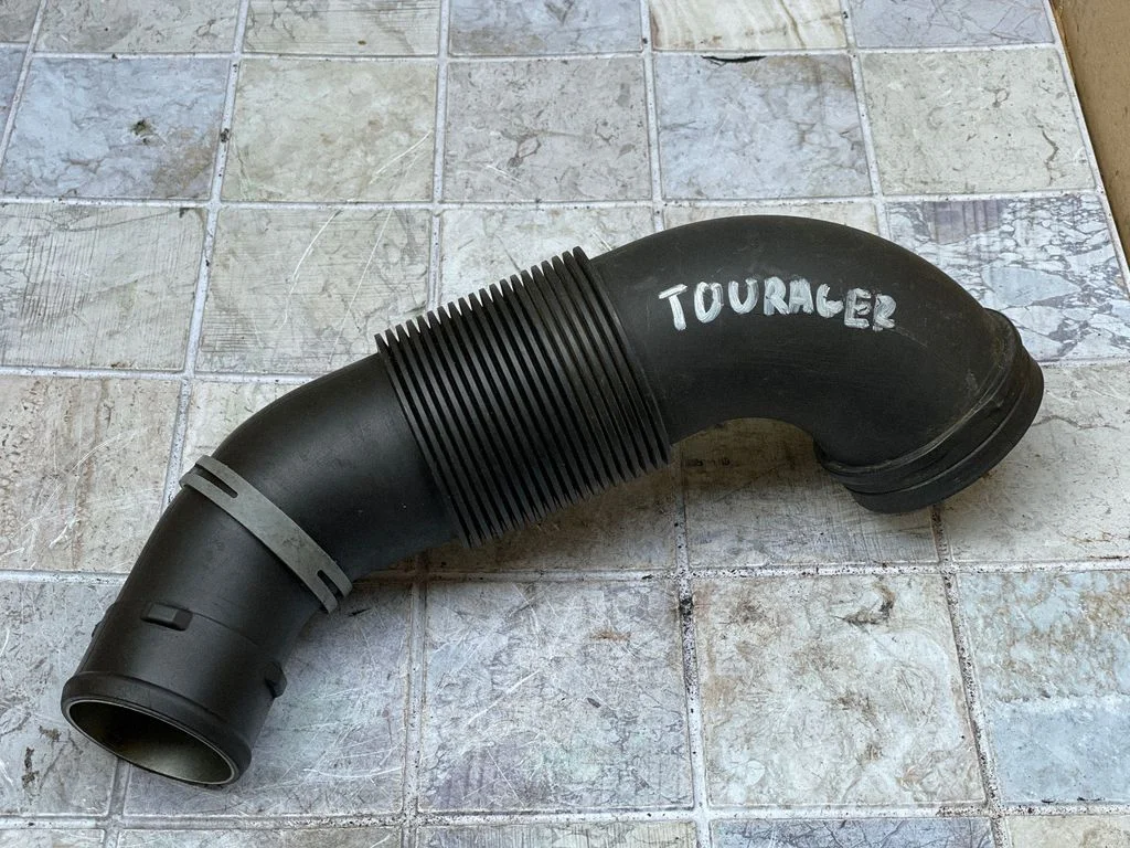 Węże / rury dolotowe – Volkswagen Touareg I (2002-2010)