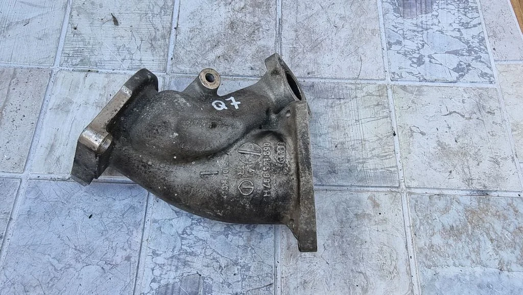 Air intake hose/pipe – Audi Q7 4L (2005-2015)