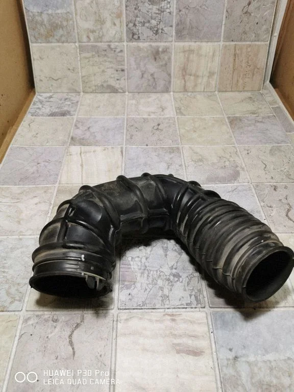 Air intake hose/pipe – Ford Fiesta (2006-2008)