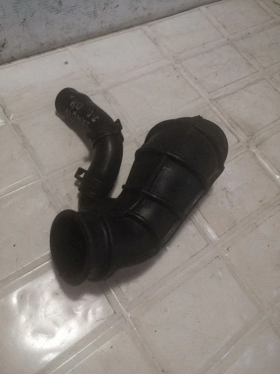 Air intake hose/pipe – Opel Zafira A (1999-2005)