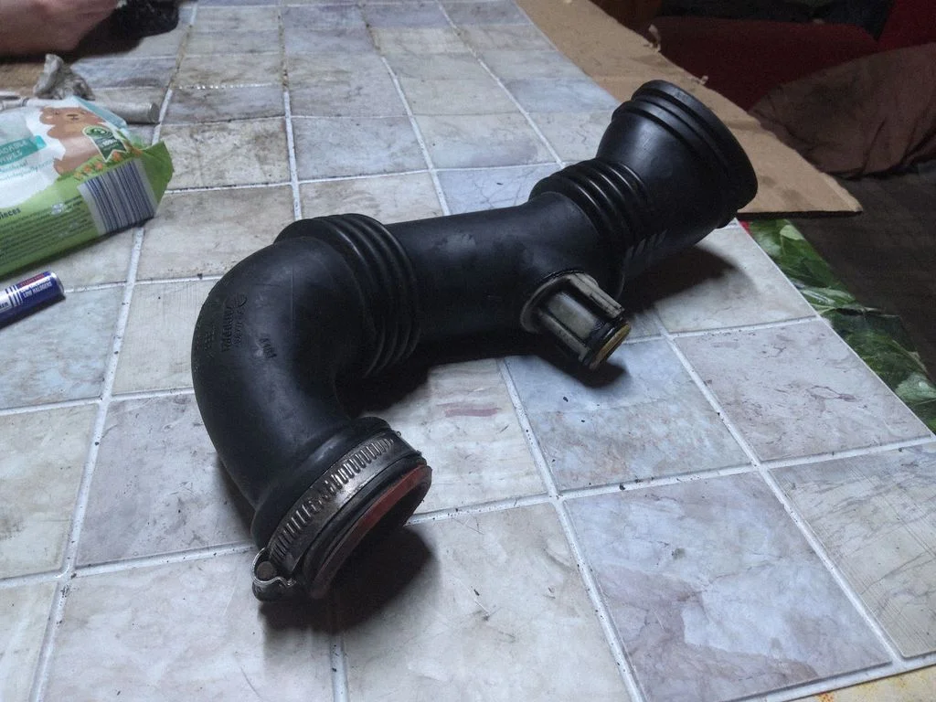 Air intake hose/pipe – Citroen C4 I (2004-2010)